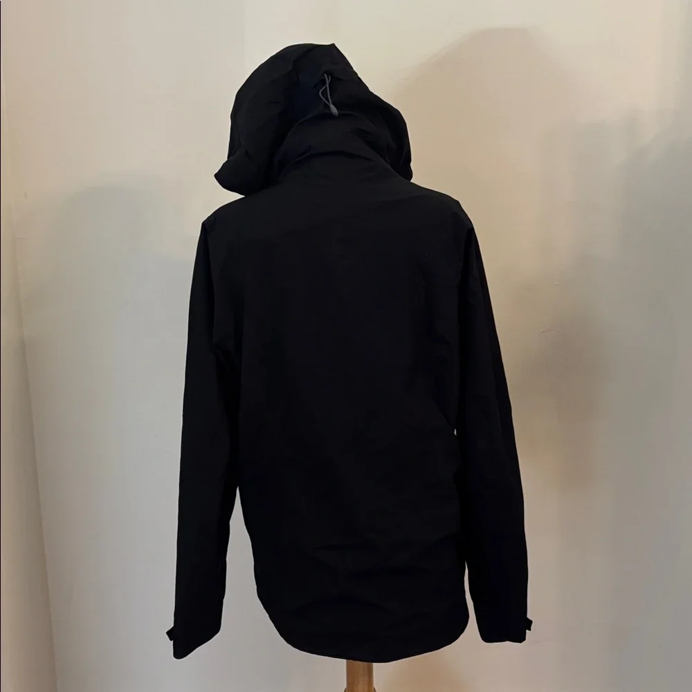Patagonia Men's Black Hooded‎ Lightweight Goretex Jacket